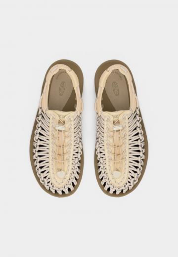 Спортивные сандалии