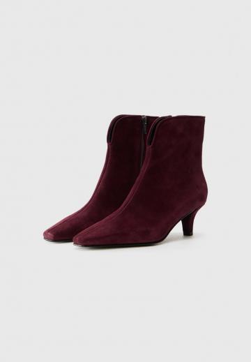 Сапожки на танкетке