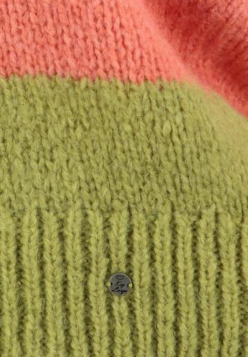 Пуловер в полоску