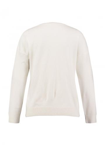 Пуловер с вырезом V