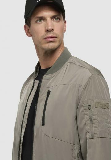 Куртка бомбер