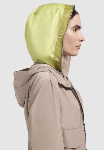 Куртка с накладнымит карманами