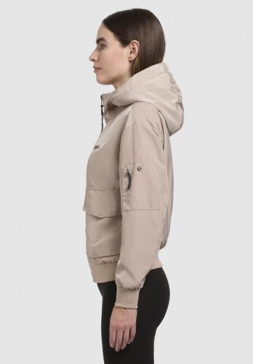 Куртка с накладнымит карманами