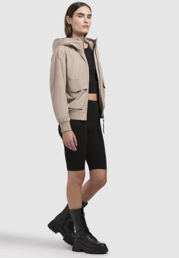 Куртка с накладнымит карманами