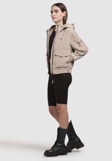 Куртка с накладнымит карманами