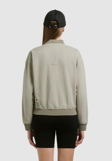 Куртка с накладнымит карманами