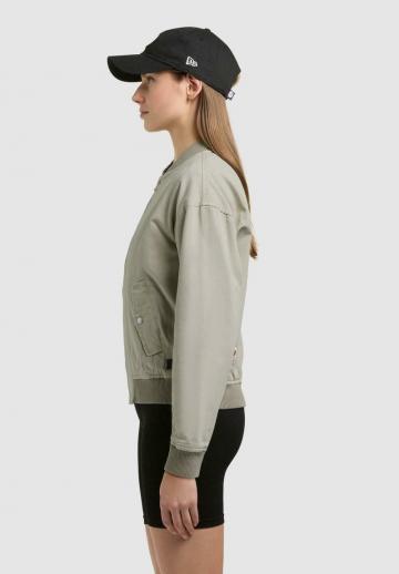 Куртка с накладнымит карманами