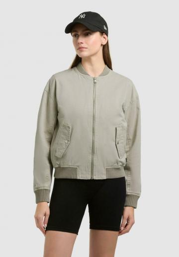 Куртка с накладнымит карманами