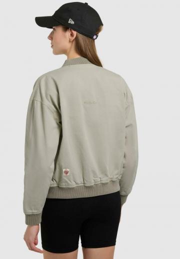 Куртка с накладнымит карманами