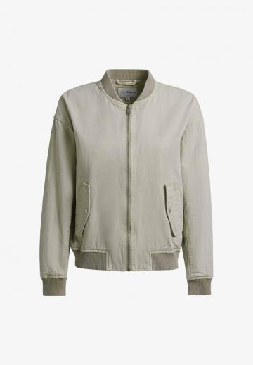 Куртка с накладнымит карманами