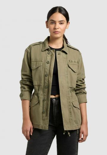 Куртка с накладнымит карманами