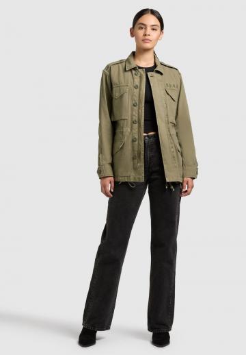 Куртка с накладнымит карманами