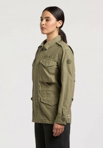 Куртка с накладнымит карманами