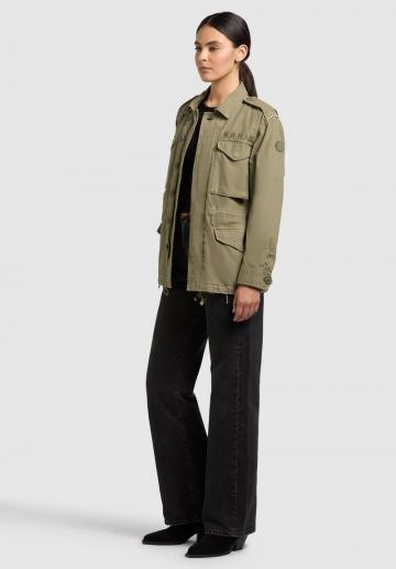 Куртка с накладнымит карманами