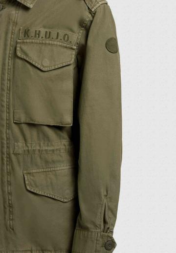 Куртка с накладнымит карманами