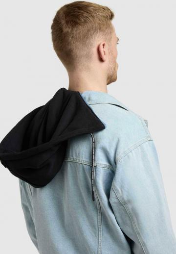 Джинсовая куртка