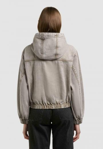 Куртка с накладнымит карманами