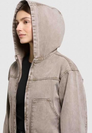 Куртка с накладнымит карманами