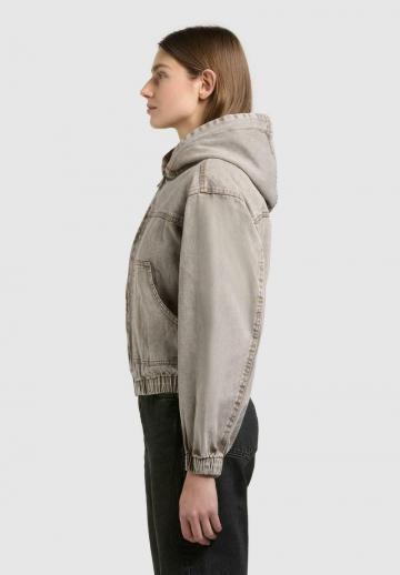 Куртка с накладнымит карманами