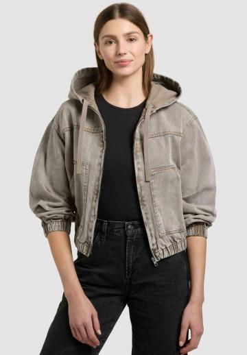 Куртка с накладнымит карманами