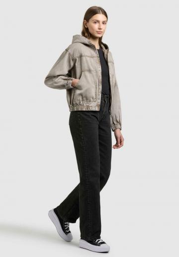 Куртка с накладнымит карманами