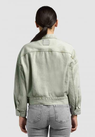 Куртка с накладнымит карманами