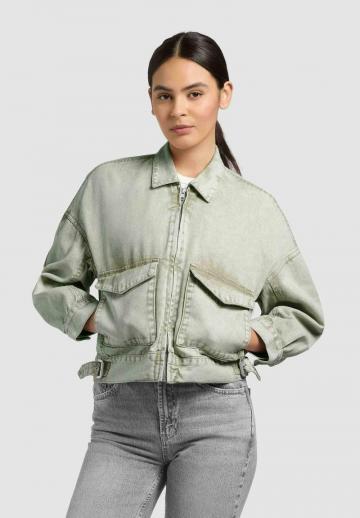 Куртка с накладнымит карманами