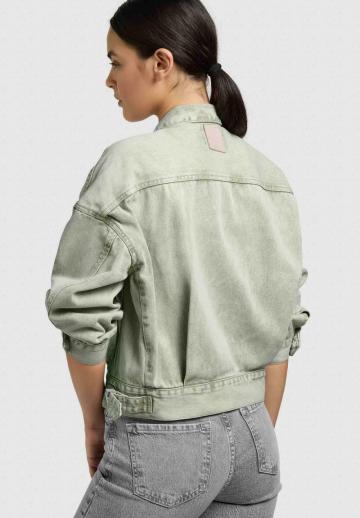 Куртка с накладнымит карманами