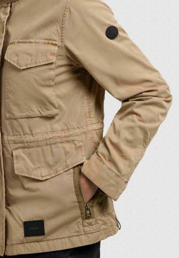 Куртка с накладнымит карманами