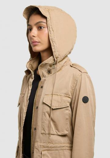 Куртка с накладнымит карманами