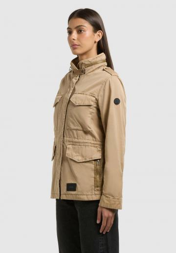 Куртка с накладнымит карманами