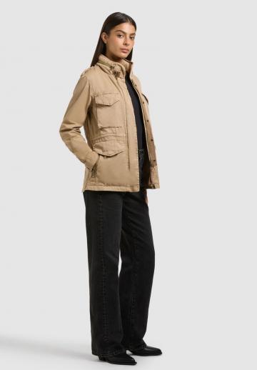 Куртка с накладнымит карманами