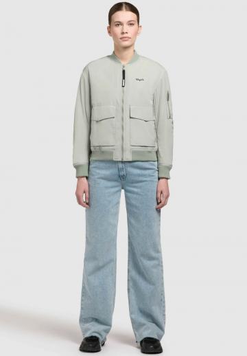 Куртка с накладнымит карманами