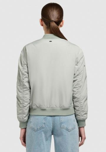 Куртка с накладнымит карманами