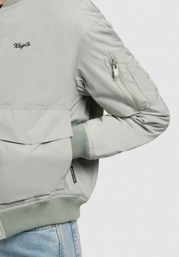 Куртка с накладнымит карманами