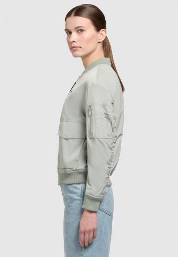 Куртка с накладнымит карманами