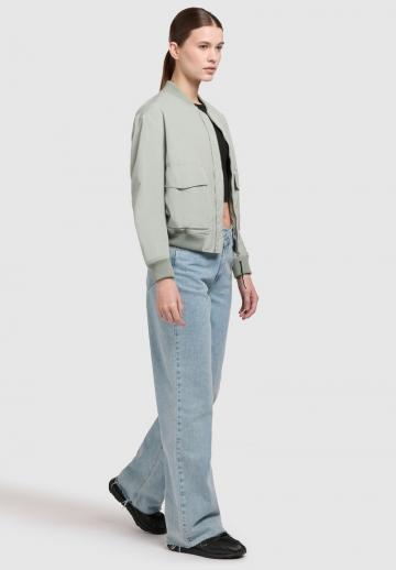 Куртка с накладнымит карманами