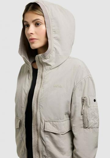 Куртка с накладнымит карманами