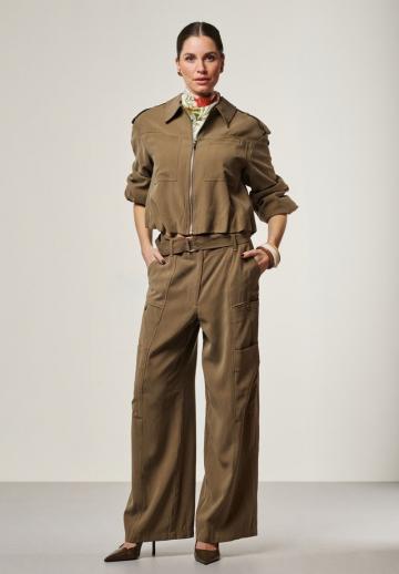 Куртка с накладнымит карманами