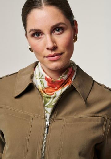 Куртка с накладнымит карманами