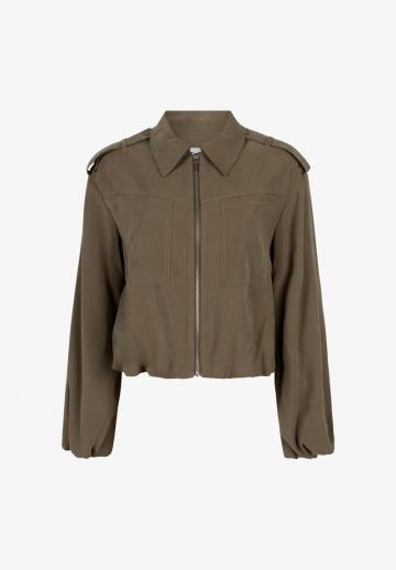 Куртка с накладнымит карманами