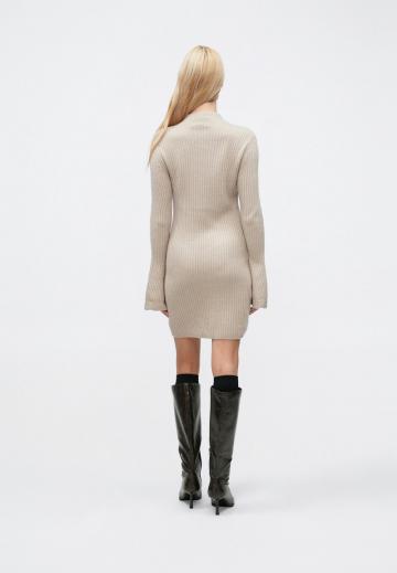 Вязаное платье