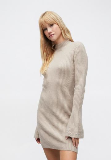 Вязаное платье
