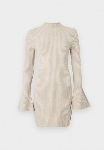 Вязаное платье