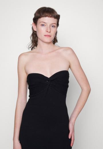 Платье без бретелек