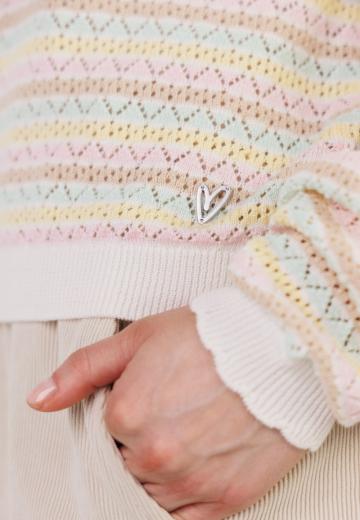 Пуловер в полоску