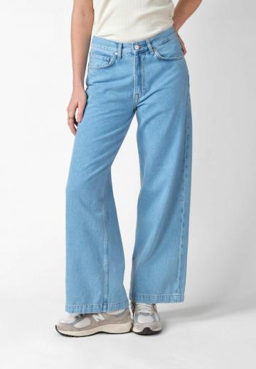 Клешеные джинсы