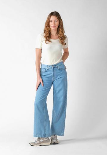 Клешеные джинсы