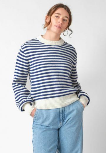 Пуловер в полоску