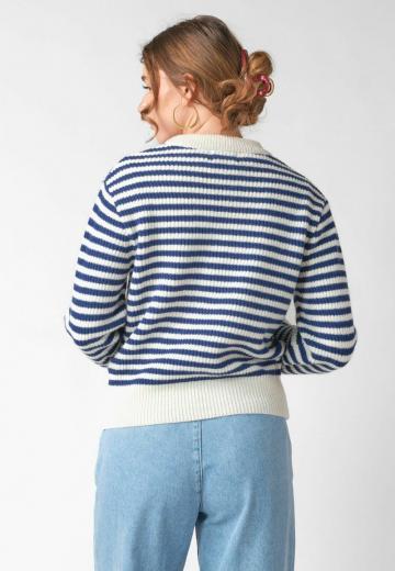 Пуловер в полоску